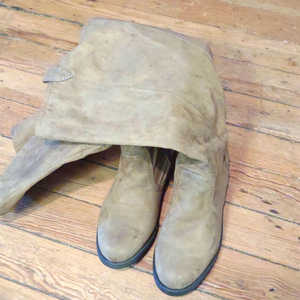 Microsuede Knee High Boot Tan Side Zip Sz.11W Elastic Back Panel Worn Once